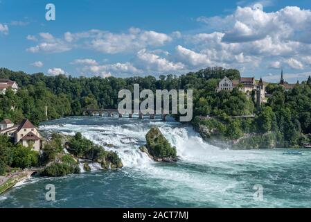 Cascate del Reno con Laufen Castello di Neuhausen am Rheinfall, Canton Sciaffusa, Svizzera, Europa Foto Stock