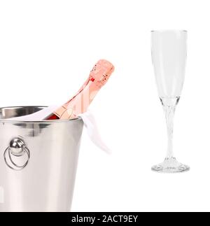 Bottiglia di Champagne nel refrigeratore e vetro Foto Stock