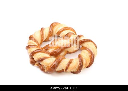 Nodo-biscotti di forma su sfondo bianco Foto Stock