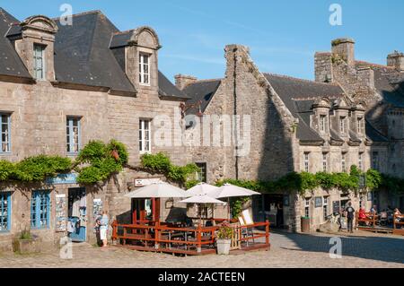 Città di Locronan, elencato come uno dei più belli villaggi medievali in Francia, Finisterre (29), Brittany, Francia Foto Stock