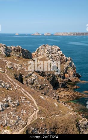 Rovine del Castello alla Pointe de Dinan, Armorique regionale Parco Nazionale, Crozon penisola, Finisterre (29), Brittany, Francia Foto Stock