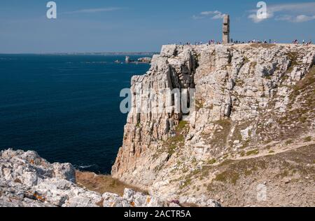 Pointe de Pen Hir e Monumento aux bretoni de la France Libre (Pen Hir croce), Camaret-sur-Mer, Crozon penisola, Finisterre (29), Brittany, Francia Foto Stock