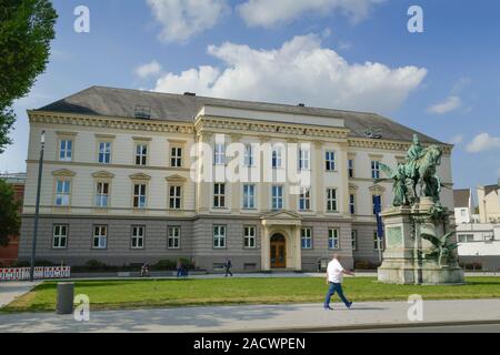 Ministerium der Justiz des Landes Nordrhein-Westfalen, Kaiser-Wilhelm-I.-Denkmal, Martin-Luther-Platz, Düsseldorf, Nordrhein-Westfalen, Deutschland Foto Stock