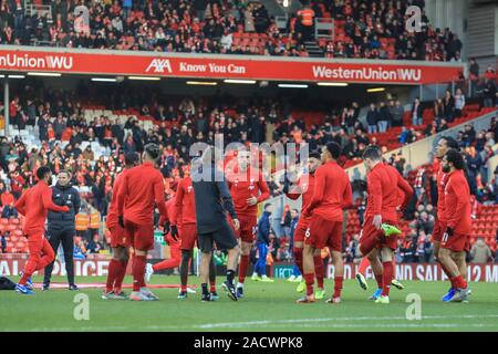 Il 30 novembre 2019, Anfield, Liverpool, in Inghilterra; Premier League Liverpool v Brighton e Hove Albion : Liverpool giocatori riscaldamento Credito: Mark Cosgrove/news immagini Foto Stock