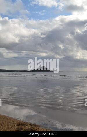 St Michaels mount ritratto w cloud banca caduta indietro Foto Stock