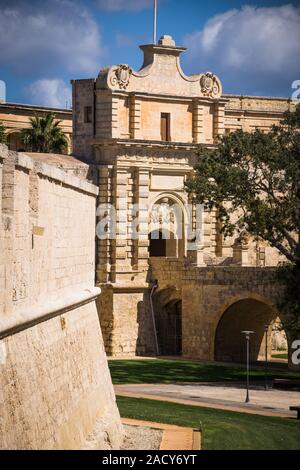 Ingresso principale porta di Mdina,Malta antica capitale, sapere da ottenuto Foto Stock