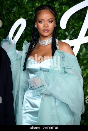 Rihanna frequentando il Fashion Awards 2019 presso la Royal Albert Hall, Kensington Gore, Londra. Foto di PA. Picture Data: lunedì 2 dicembre, 2019. Vedere PA storia SHOWBIZ moda. Foto di credito dovrebbe leggere: Ian West/PA FILO Foto Stock