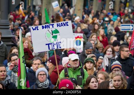 Novembre 29, 2019 - Colonia, Germania. Il venerdì per il clima futuro sciopero. Quarta giornata di azione globale avviato da giovani che chiedono un radicale chan Foto Stock