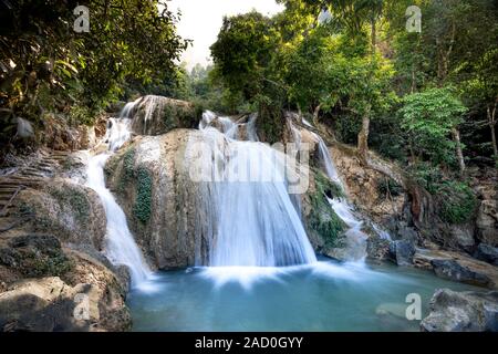 La bellezza di Khuoi Nhi cascata in Thuong Lam, Na Hang, Tuyen Quang Provincia, Vietnam Foto Stock