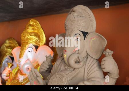 Eco Friendly Signore Ganesh idolo fatto di argilla per il festival indù Foto Stock