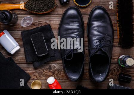Calzatura cera, spazzola e il boot Foto Stock