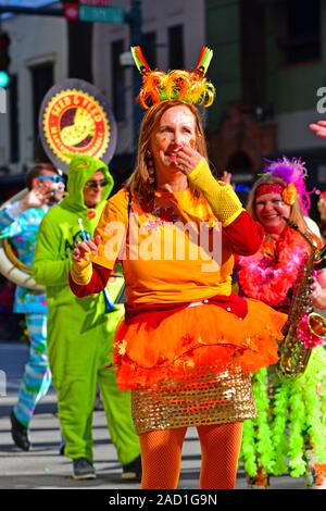 Costume dimostranti al Giorno del Ringraziamento parata in Charlotte NC Foto Stock