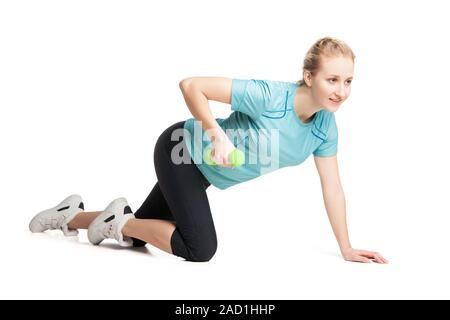 Atletica Giovane donna lavora fuori con verde manubri Foto Stock