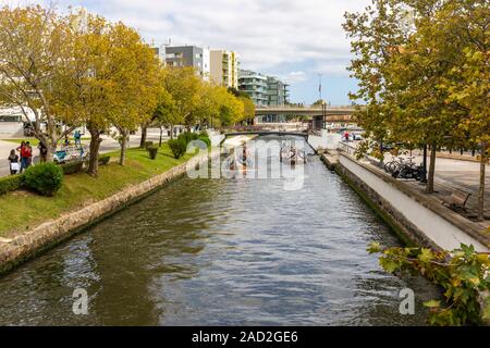 Aveiro, Portogallo. La Venezia del Portogallo. Acclamato come il portoghese equivalente a Venezia, marittimo Aveiro è appollaiata sulle sponde di una laguna costiera Foto Stock