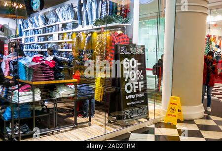 Aeropostale store nel Centro Commerciale di Manhattan a New York il Giorno del Ringraziamento, giovedì 28 novembre, 2019. Molti negozi aperti in vacanza per ospitare i cacciatori di affare. (© Richard B. Levine) Foto Stock