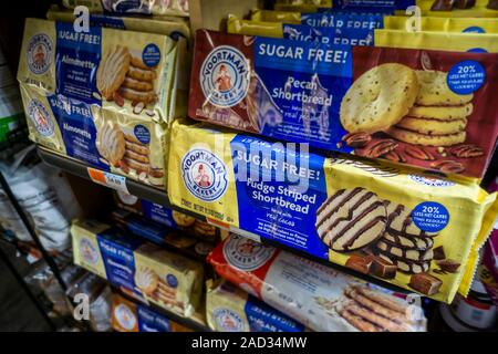 Una selezione di Voortman Cookies in un supermercato a New York lunedì, 2 dicembre 2019. Hostess Marche ha annunciato di voler acquistare la canadese Voortman Cookies dal ritmo Swander capitale in una di 320 milioni di dollari in contanti trattativa. (© Richard B. Levine) Foto Stock