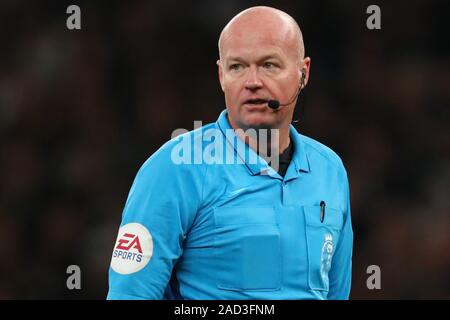 Arbitro, Lee Mason - Tottenham Hotspur v AFC Bournemouth, Premier League Tottenham Hotspur Stadium, London, Regno Unito - 30 Novembre 2019 solo uso editoriale - DataCo restrizioni si applicano Foto Stock