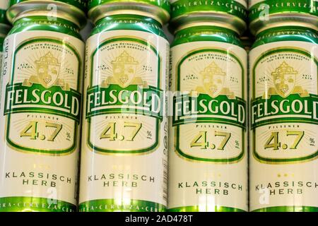 Volzhsky, Russia - 26 giugno 2019: Prodotti di ipermercato Vendita bevande birra felsgold tedesco ipermercato metro Foto Stock