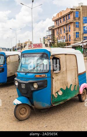 Etiopia. Amhara. Sbarcare. Settembre 21, 2019. Un tuk tuk taxi a sbarcare. Foto Stock