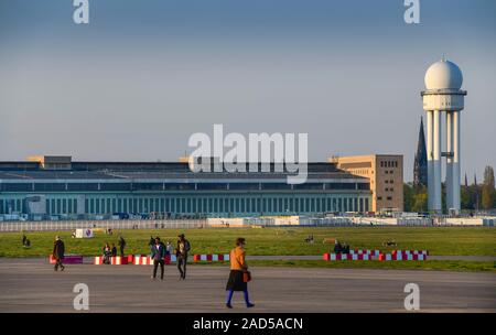 Flughafen Tempelhof, Tempelhofer Feld, Tempelhof di Berlino, Deutschland Foto Stock