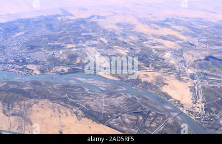 Amu Darya River piano. Confine di Stato tra Uzbekistan e Turkmenistan e l'Asia centrale. Foto Stock