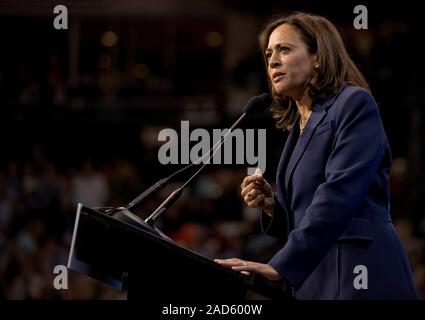 Manchester, New Hampshire, Stati Uniti d'America. 3 dicembre, 2019. Candidato presidenziale democratico KAMALA HARRIS parla di Hampshire Nuovo membro convention democratica. Credito: Brian Cahn/ZUMA filo/Alamy Live News Foto Stock