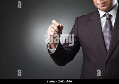 Imprenditore scrittura, disegno sullo schermo Foto Stock