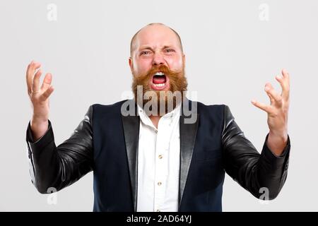 Urlando uomo con barba di zenzero Foto Stock