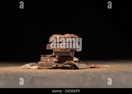 Cioccolato vuota su sfondo nero Foto Stock