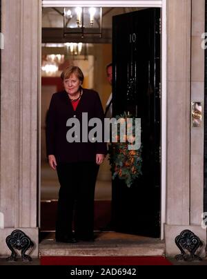 Il cancelliere tedesco Angela Merkel in arrivo per un ricevimento serale per i leader della NATO hanno ospitato dal Primo Ministro Boris Johnson a 10 Downing Street London, come i leader della NATO si riuniscono per contrassegnare 70 anni di alleanza. Foto Stock