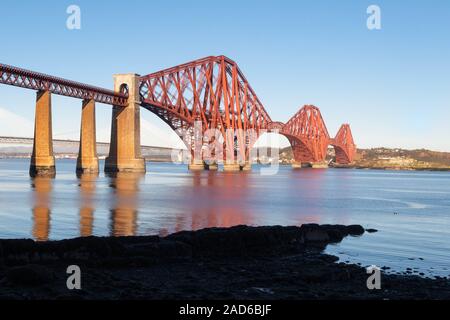 Ponte di Forth Rail, South Queensferry, Firth of Forth, Scotland, Regno Unito Foto Stock