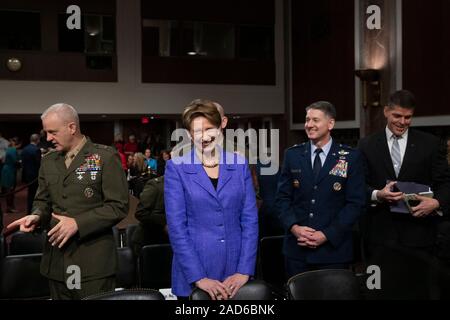 Washington DC, Stati Uniti d'America. 03 Dic, 2019. Washington, DC, Stati Uniti d'America. 3 dicembre, 2019. Segretario della Air Force Barbara Barrett arriva a testimoniare davanti al Senato degli Stati Uniti Comitato sui servizi armati presso l'U.S. Campidoglio in Washington, DC, Stati Uniti, martedì 3 dicembre, 2019. Il pannello ha discusso delle relazioni peggiorate condizioni di alloggiamento per gli Stati Uniti i membri del servizio. Credito: dpa picture alliance/Alamy Live News Foto Stock