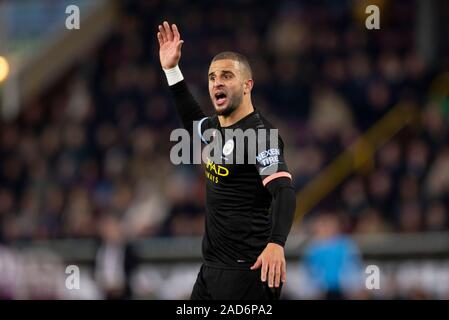 Burnley, Regno Unito. 03 Dic, 2019. Kyle Walker del Manchester City durante il match di Premier League tra Burnley e il Manchester City a Turf Moor il 3 dicembre 2019 a Burnley, Inghilterra. (Foto di Daniel Chesterton/phcimages.com) Credit: Immagini di PHC/Alamy Live News Foto Stock