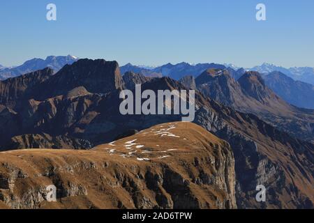 Il picco del Churfirsten gamma e il monte Grosser Speer. Vista da Chaeserrugg. Foto Stock