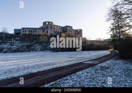 Il castello di Borgholm un punto di riferimento sull'isola svedese Oland nella prima neve Foto Stock