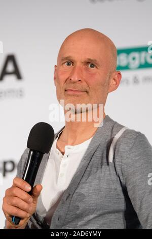 Kolbermoor, Germania. 03 Dic, 2019. Willi Bruckbauer, Managing Director di Bora, saranno di scena a la presentazione della bora-hansgrohe cycling team per l'anno 2020. Credito: Matthias esitano di fronte/dpa/Alamy Live News Foto Stock