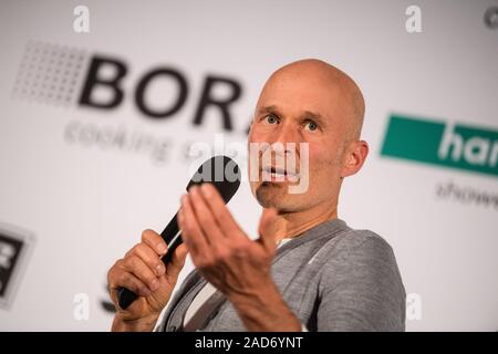 Kolbermoor, Germania. 03 Dic, 2019. Willi Bruckbauer, Managing Director di Bora, saranno di scena a la presentazione della bora-hansgrohe cycling team per l'anno 2020. Credito: Matthias esitano di fronte/dpa/Alamy Live News Foto Stock