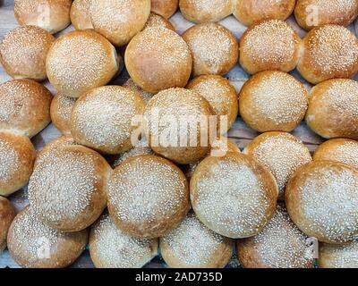 Un sacco di pane fresco pane pane da mangiare come uno sfondo Foto Stock