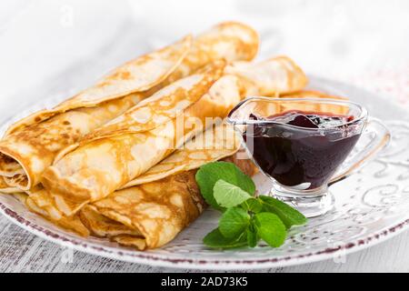 Frittelle con marmellata Foto Stock