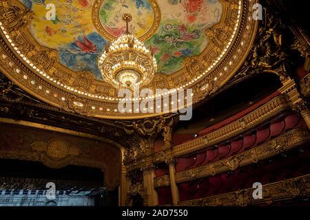 Una vista interna dell opera de Paris, Palais Garnier. Fu costruita dal 1861 al 1875 per la casa dell'Opera di Parigi. Foto Stock