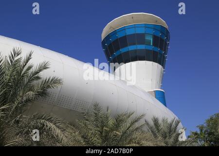 Abu Dhabi, edificio moderno a Yas Marina presso la pista di Formula 1 via Foto Stock
