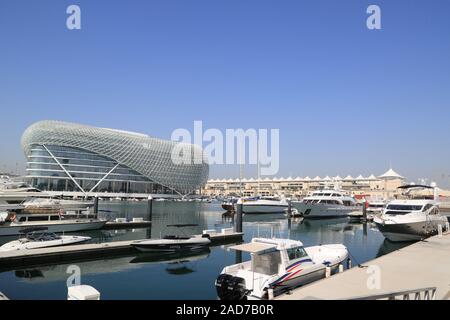 Abu Dhabi Yas Marina con il Viceroy Hotel alla gara di Formula 1 di via Foto Stock