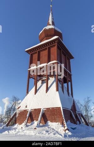 Legno storico Chiesa torre a Kiruna, Svezia Foto Stock