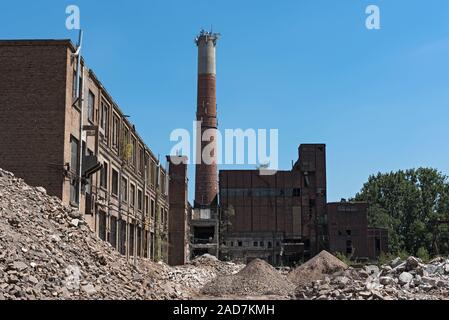 Il rimodellamento e la demolizione parziale di un ex cartiera, fabbrica di cellulosa Foto Stock