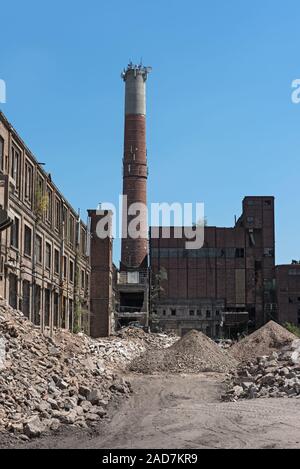 Il rimodellamento e la demolizione parziale di un ex cartiera, fabbrica di cellulosa Foto Stock