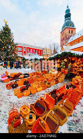 Paglia fatti a mano Souvenir Cestello visualizzati vendita Riga in Lettonia reflex Foto Stock