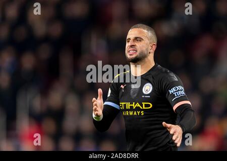 Burnley, Regno Unito. 03 Dic, 2019. Kyle Walker del Manchester City durante il match di Premier League tra Burnley e il Manchester City a Turf Moor il 3 dicembre 2019 a Burnley, Inghilterra. (Foto di Daniel Chesterton/phcimages.com) Credit: Immagini di PHC/Alamy Live News Foto Stock