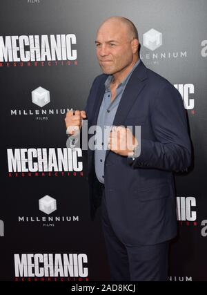 LOS ANGELES, CA. Agosto 22, 2016: Attore Randy Couture presso il Los Angeles premiere di 'Mechanic: Resurrezione" presso il Teatro Arclight, Hollywood. © 2016 Paul Smith / Featureflash Foto Stock