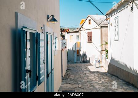 Primosten villaggio in estate in Croazia Foto Stock