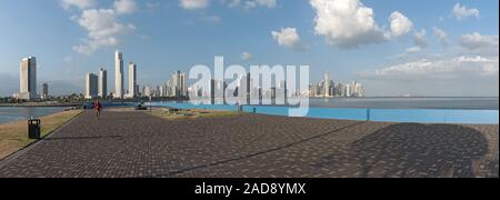 Skyline della città di Panama, la capitale della Repubblica di Panama Foto Stock